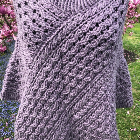 Handmade Lavena Celtic Poncho by BLD - Picture 4 of 5